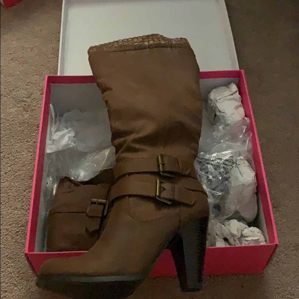 Just fab, below the knee boots,never worn, in box
